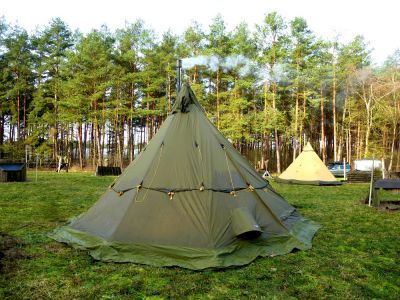Tipi-Winter-Camp
